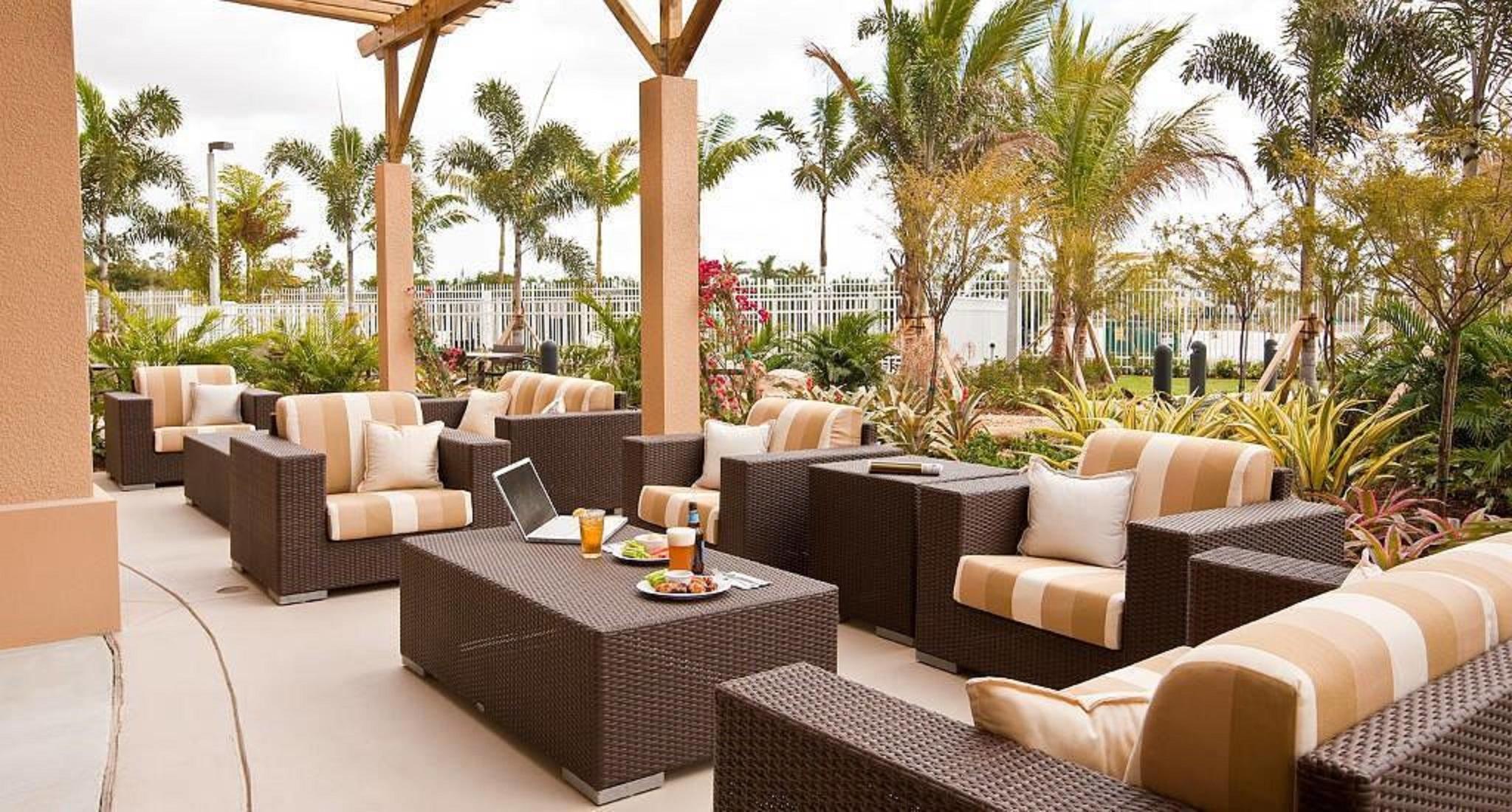 Отель Courtyard By Marriott Miami West/Fl Turnpike Экстерьер фото